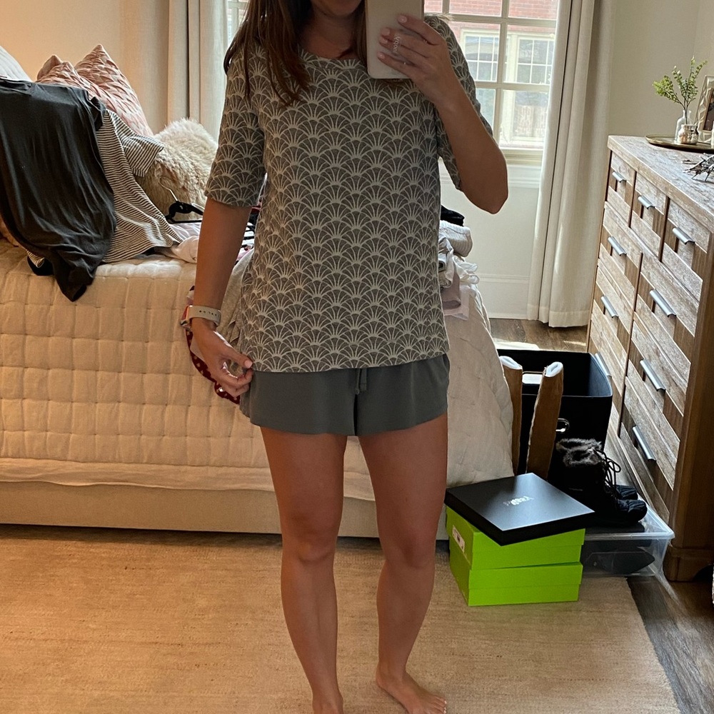 Grey Patterned LOFT Top - Picture 2 of 3